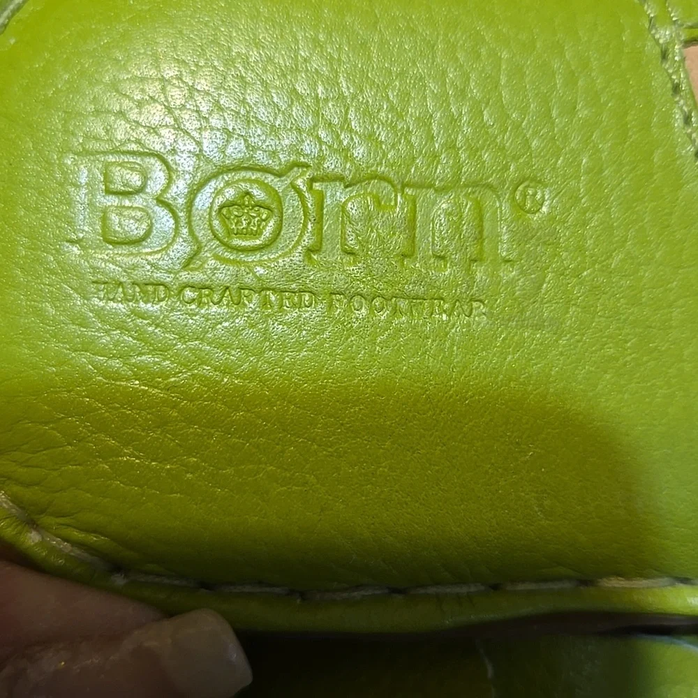 Born Green Leather Thong Sandals with Floral Design Size 8 - Picture 2 of 5